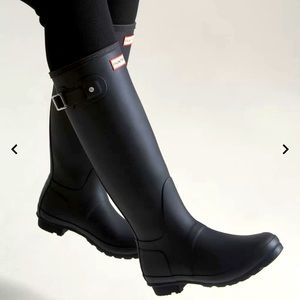 Like New Hunter original tall rain boots size 10